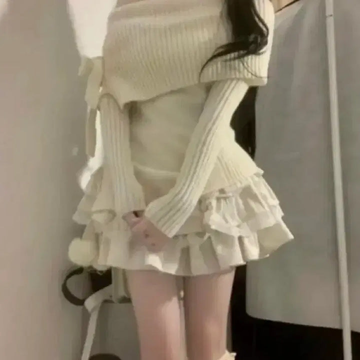 [BUNJANG] Snug Cream Off-Shoulder &amp; Snow Fairy Skirt Set / 스너그 서냥님 슈크림 오프숄더&amp;스노우 페어리 스커트