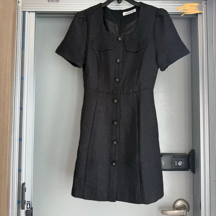 [BUNJANG] Edmore Tweed Mini Dress Black (Size S) / 에드모어 트위드 반팔 미니 원피스 블랙S 결혼식 하객룩 지그재그