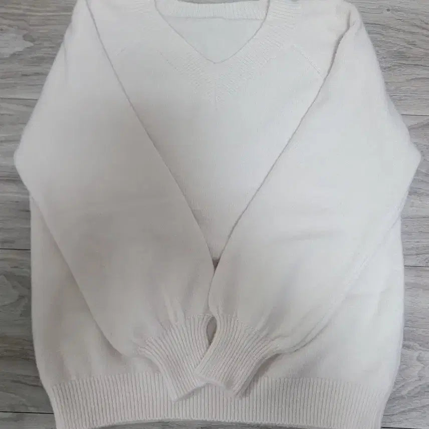 [BUNJANG] Ivory V-Neck Knit Sweater / 아이보리색 V넥 니트