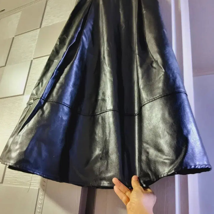 [BUNJANG] Black Leather Pleated Flare Skirt / 블랙 레더 핀턱 플레어 스커트