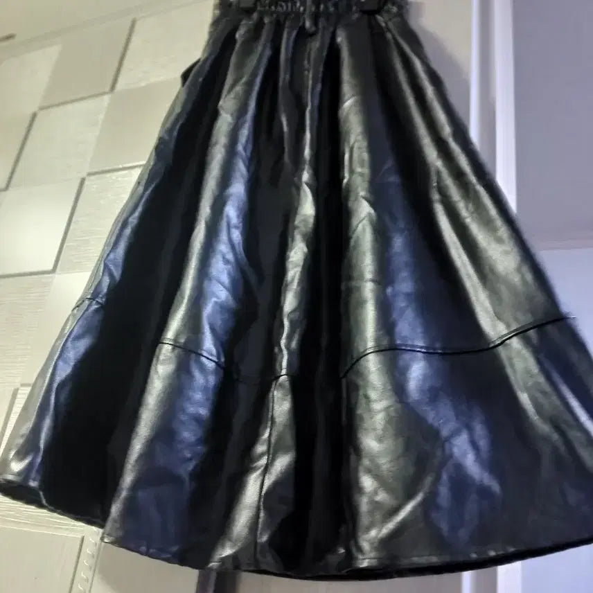 [BUNJANG] Black Leather Pleated Flare Skirt / 블랙 레더 핀턱 플레어 스커트