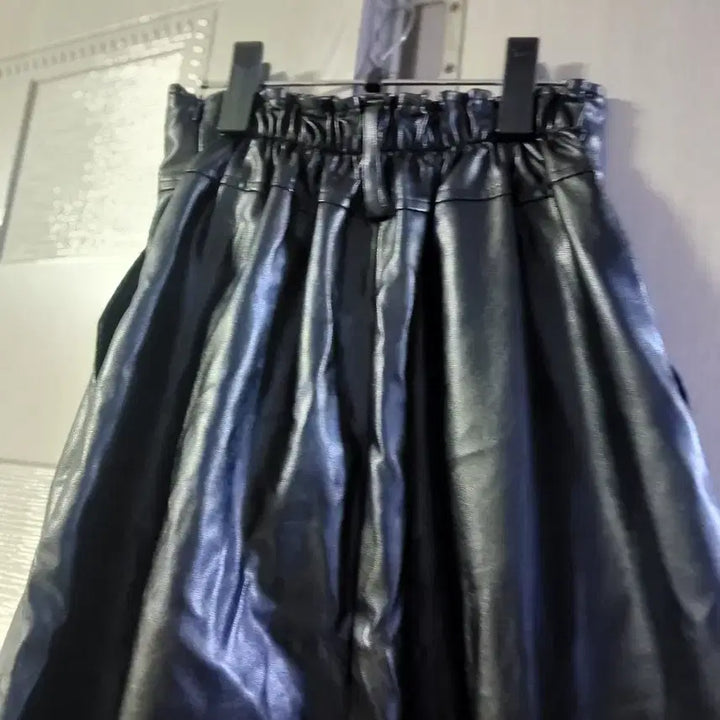 [BUNJANG] Black Leather Pleated Flare Skirt / 블랙 레더 핀턱 플레어 스커트