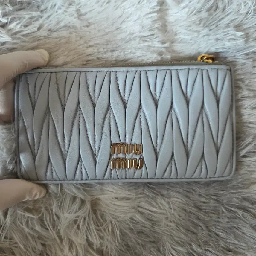 [BUNJANG] Miu Miu Matelassé Nappa Leather Long Wallet Sky Blue / [정품] 미우미우 마테라쎄 나파 가죽 장지갑 스카이블루