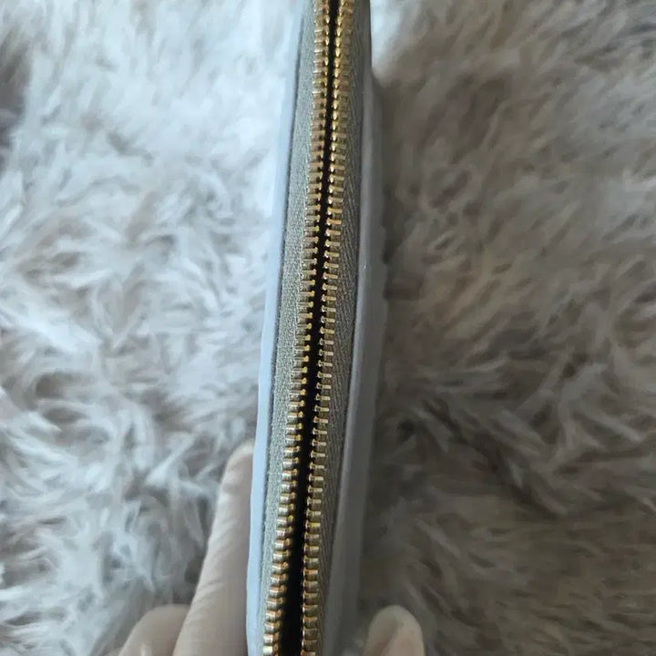 [BUNJANG] Miu Miu Matelassé Nappa Leather Long Wallet Sky Blue / [정품] 미우미우 마테라쎄 나파 가죽 장지갑 스카이블루