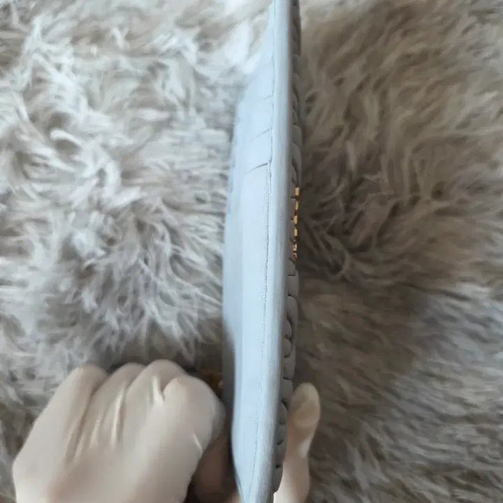 [BUNJANG] Miu Miu Matelassé Nappa Leather Long Wallet Sky Blue / [정품] 미우미우 마테라쎄 나파 가죽 장지갑 스카이블루