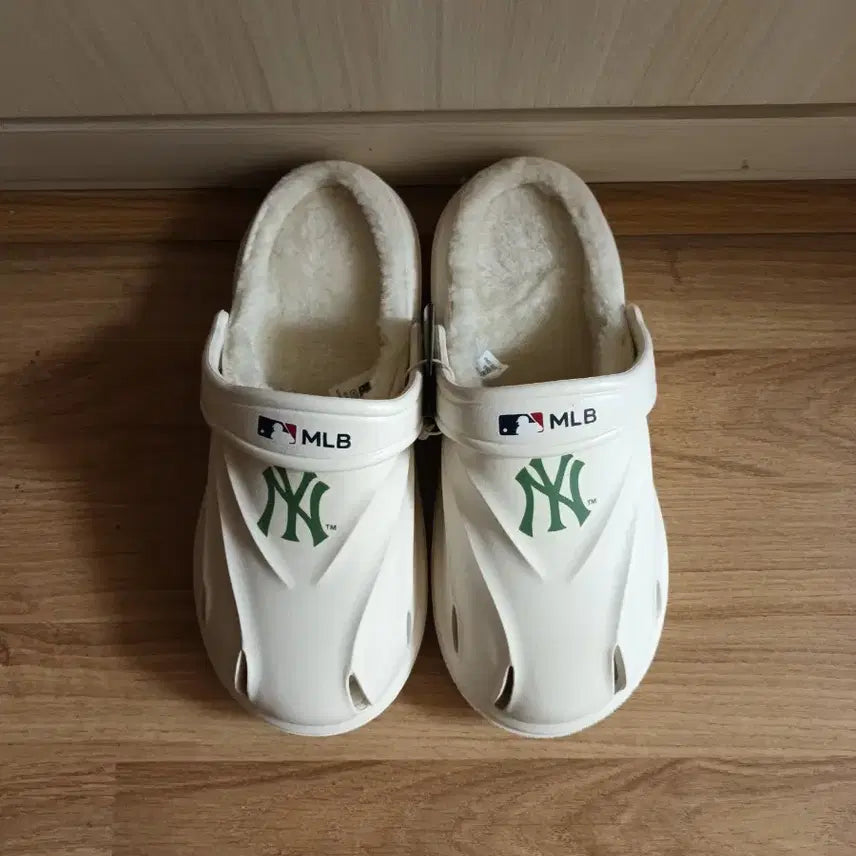 [BUNJANG] MLB Unisex Winter Slippers Sandals / MLB 방한 슬리퍼 샌들