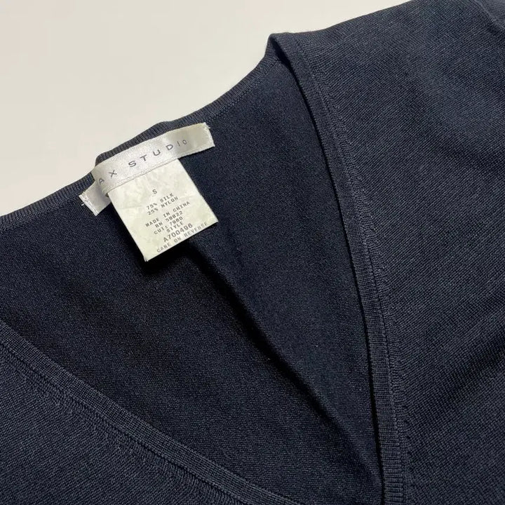 [BUNJANG] Vintage Studio Silk V-neck Knit Top / 빈티지 실크 브이넥 니트 블랙 슬림핏 S 7부