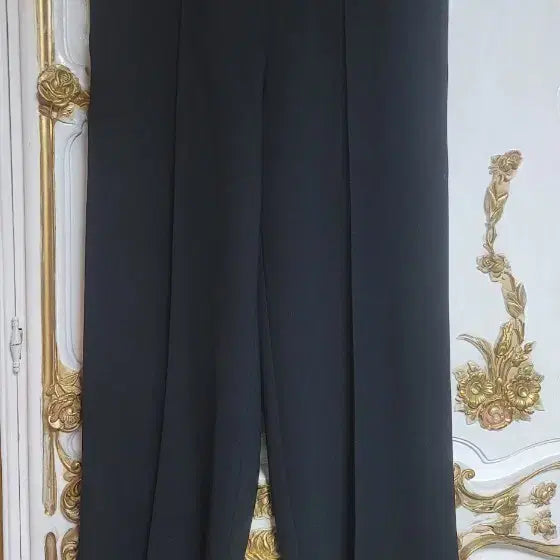 [BUNJANG] Black Wide Leg Pants with Silver Buckle Detail / 블랙 와이드 팬츠 실버 버클 장식