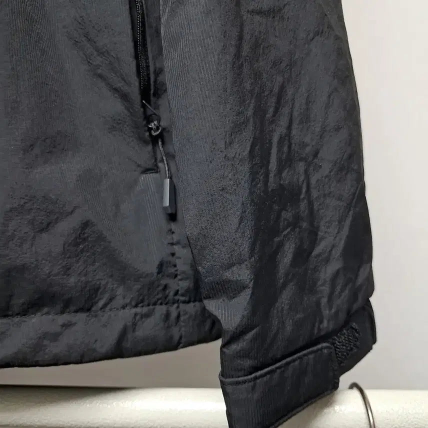 [BUNJANG] BASTO Black Windbreaker Jacket (Size 100) / 인천국제공항 검정색 바람막이 후드 자켓 BASTO 검정 바람막이 100에