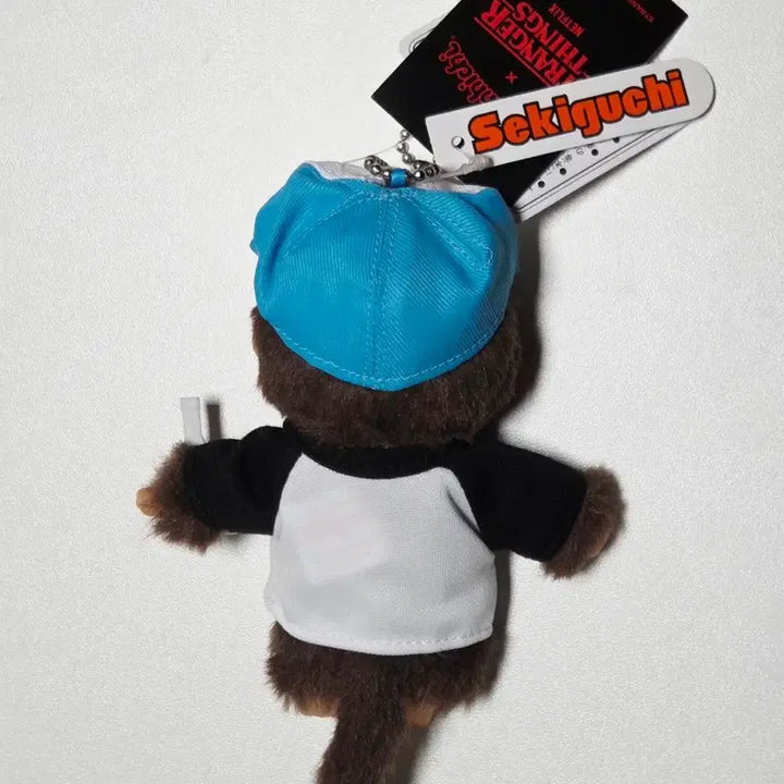 [BUNJANG] Monchichi Stranger Things Hellfire Club Keyring / (8만원대에 구매)몬치치 x 기묘한 이야기 헬파이어 클럽 키링