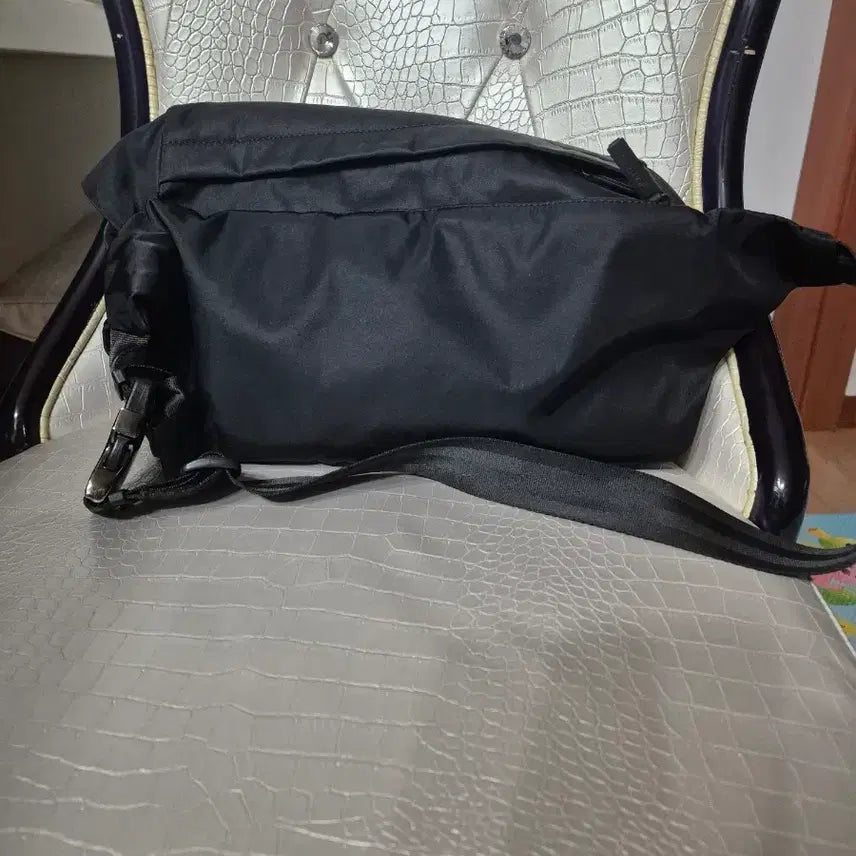 [BUNJANG] Kangol Messenger Bag / 캉골 블랙 메신저백 크로스백