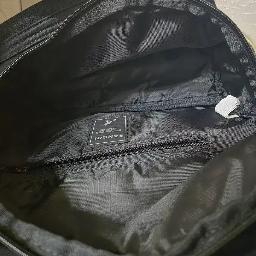 [BUNJANG] Kangol Messenger Bag / 캉골 블랙 메신저백 크로스백