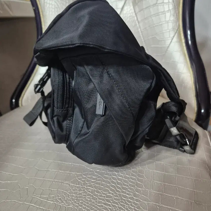 [BUNJANG] Kangol Messenger Bag / 캉골 블랙 메신저백 크로스백