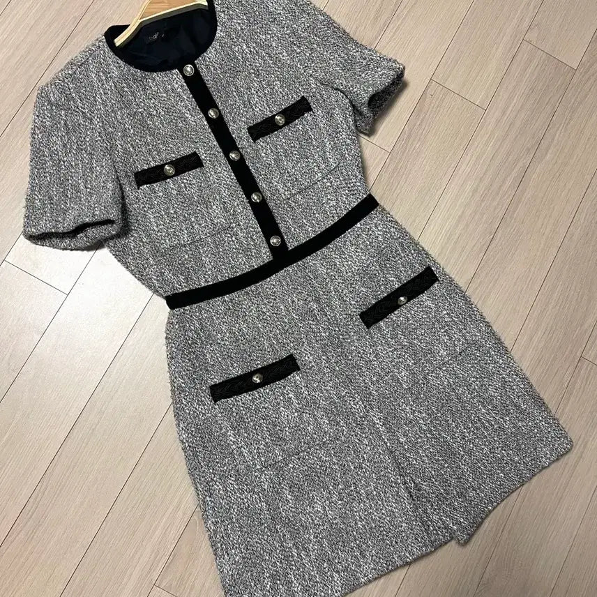 [BUNJANG] MAJE Tweed Mini Dress with Silver Glitter / 마쥬 MAJE 트위드 원피스 실버 펄 글리터 미니 반팔 하객룩 금장버튼
