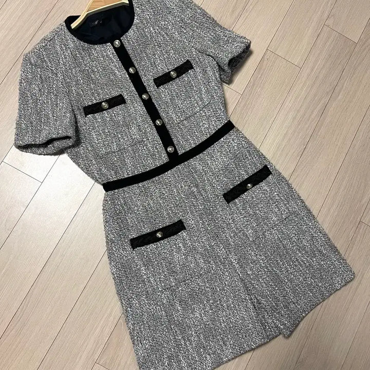 [BUNJANG] MAJE Tweed Mini Dress with Silver Glitter / 마쥬 MAJE 트위드 원피스 실버 펄 글리터 미니 반팔 하객룩 금장버튼