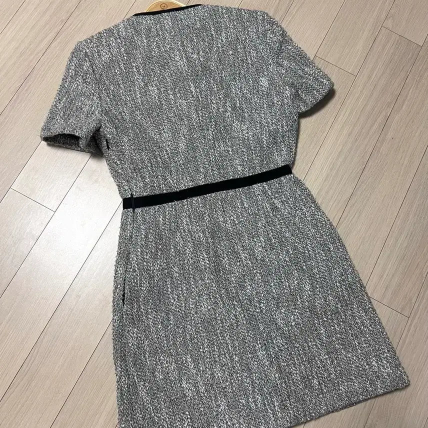 [BUNJANG] MAJE Tweed Mini Dress with Silver Glitter / 마쥬 MAJE 트위드 원피스 실버 펄 글리터 미니 반팔 하객룩 금장버튼