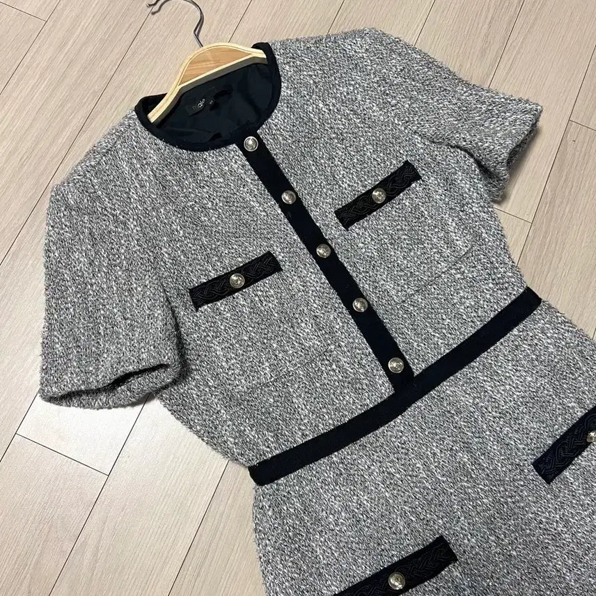 [BUNJANG] MAJE Tweed Mini Dress with Silver Glitter / 마쥬 MAJE 트위드 원피스 실버 펄 글리터 미니 반팔 하객룩 금장버튼