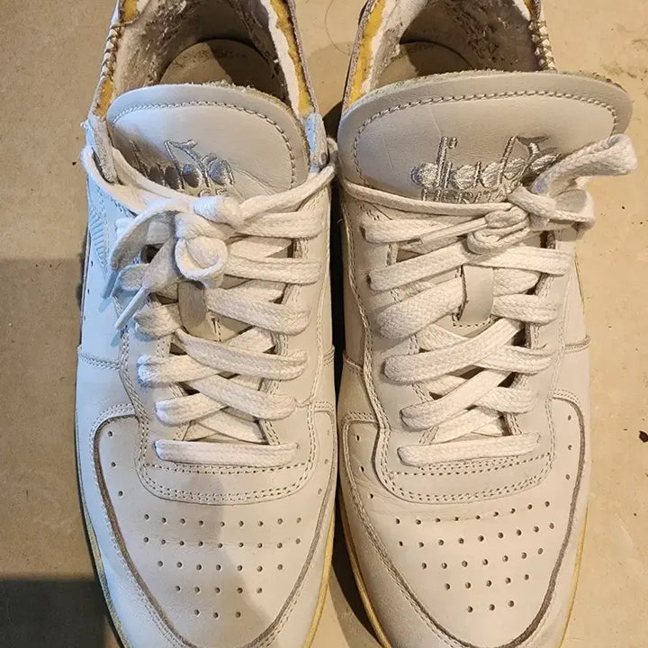 [BUNJANG] DIADORA Heritage Mi Basket Low Cut Sneakers (280) / DIADORA 디아도라 헤리티지 미 바스켓 로우 컷 스니커즈. 280