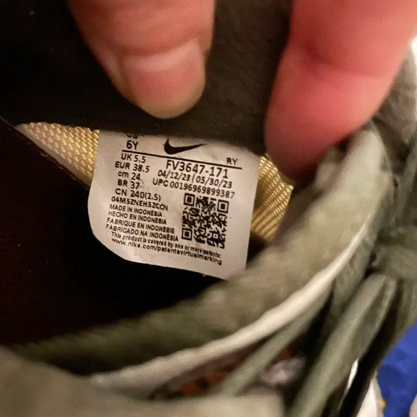 [BUNJANG] Nike Air Force 1 LV8 GS Sneakers / 나이키 24SS 에어포스1 서밋 흰/노/카 운동화