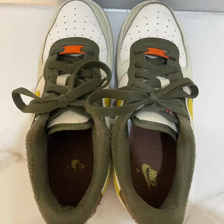 [BUNJANG] Nike Air Force 1 LV8 GS Sneakers / 나이키 24SS 에어포스1 서밋 흰/노/카 운동화