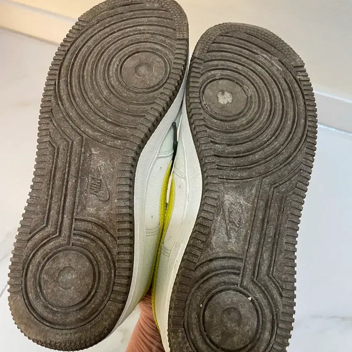 [BUNJANG] Nike Air Force 1 LV8 GS Sneakers / 나이키 24SS 에어포스1 서밋 흰/노/카 운동화