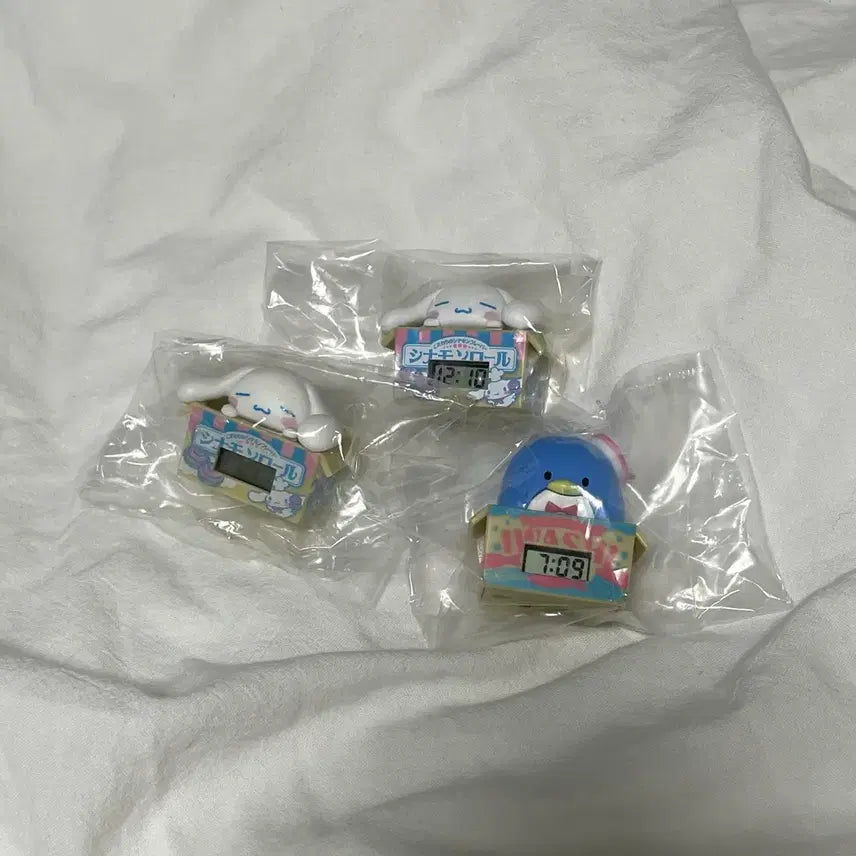 [BUNJANG] Sanrio Cinnamoroll &amp; Tuxedosam Figure Watch / 산리오 시계 가챠 (시나,턱샘)