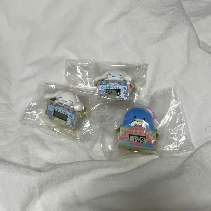 [BUNJANG] Sanrio Cinnamoroll &amp; Tuxedosam Figure Watch / 산리오 시계 가챠 (시나,턱샘)