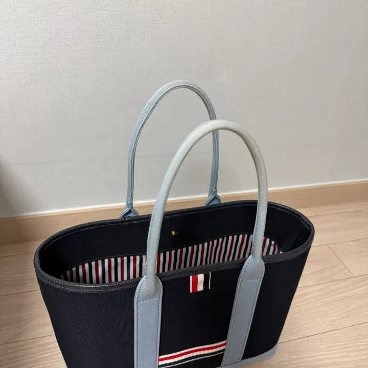 [SOLD OUT] 톰브라운 토트백 네이비