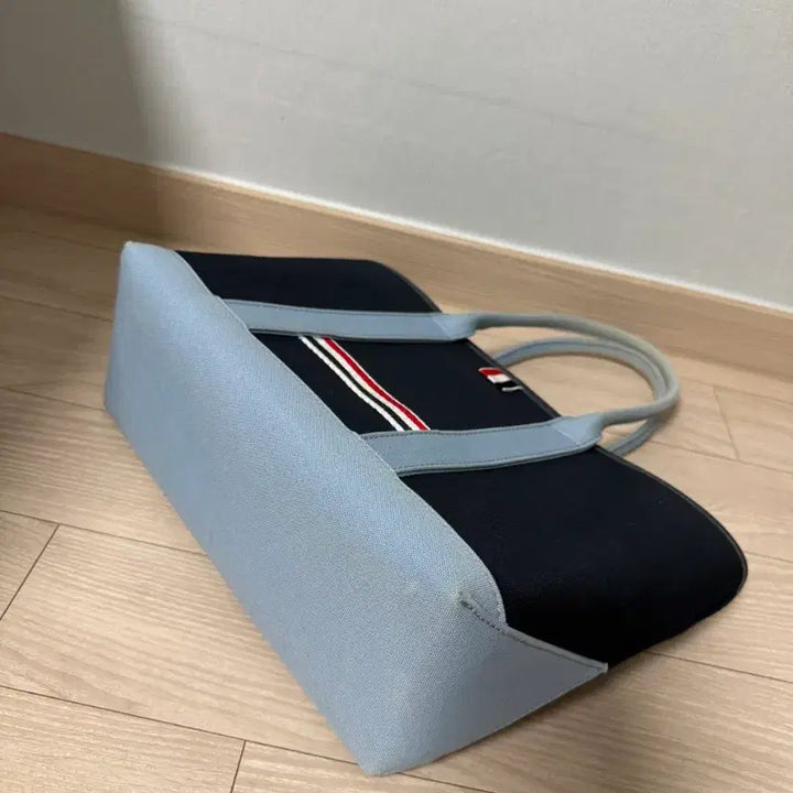 [SOLD OUT] 톰브라운 토트백 네이비