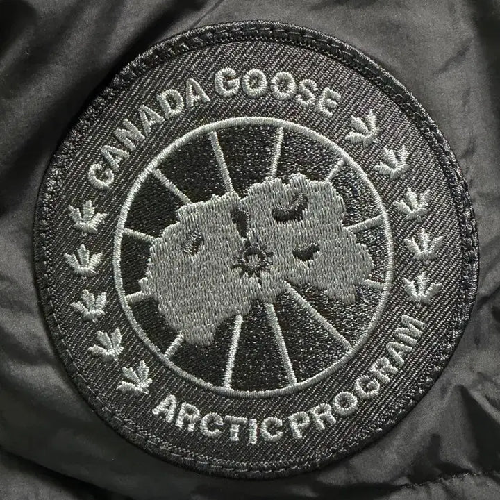 [BUNJANG] Canada Goose Crofton Puffer Jacket / 캐나다구스 크로프톤 푸퍼 매트 블랙 팝니다
