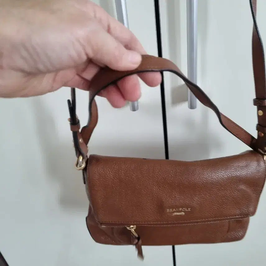 [BUNJANG] Brown Leather Crossbody Bag / 빈폴 가죽 크로스백 브라운