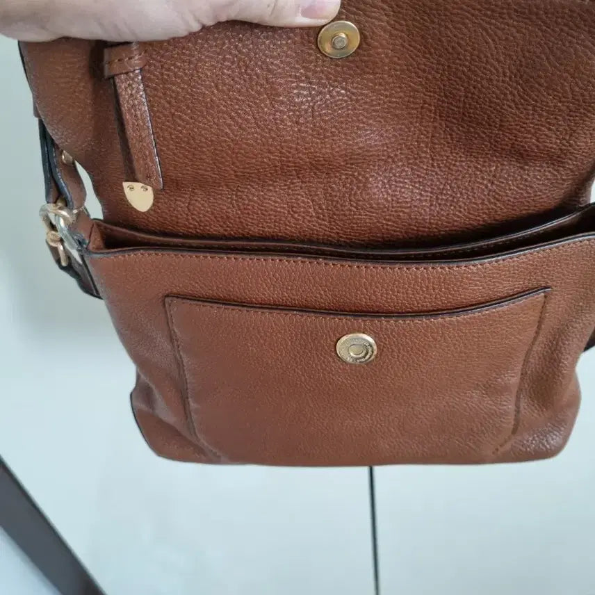 [BUNJANG] Brown Leather Crossbody Bag / 빈폴 가죽 크로스백 브라운