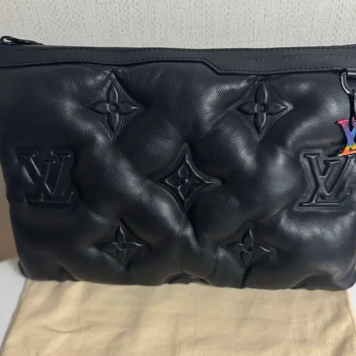 [BUNJANG] Louis Vuitton 2054 Quilted Leather Clutch / 루이비통 2054 클러치백