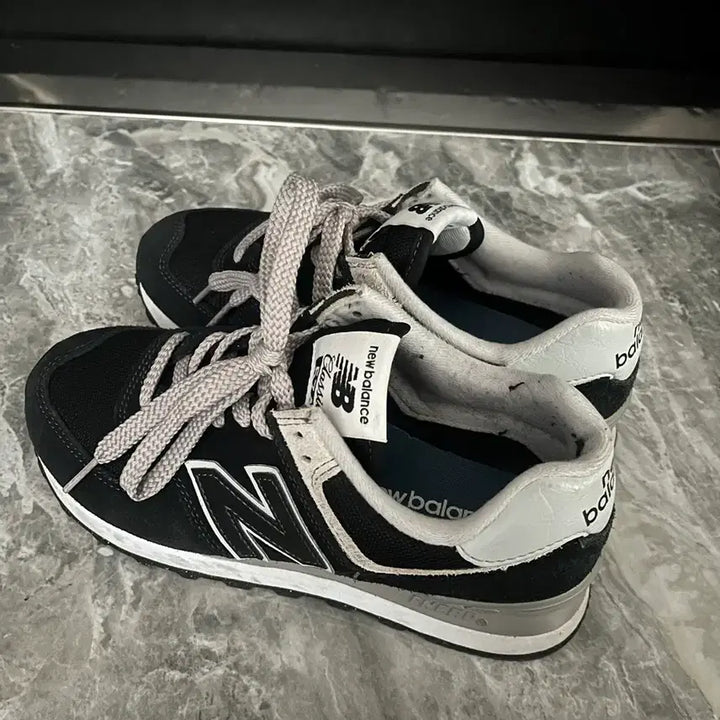 [BUNJANG] New Balance 574 Black Sneakers / 뉴발란스 574 블랙 정품 230mm