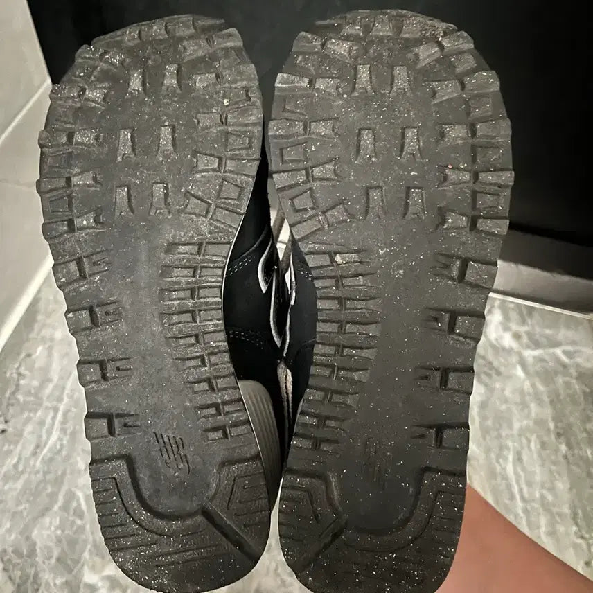 [BUNJANG] New Balance 574 Black Sneakers / 뉴발란스 574 블랙 정품 230mm