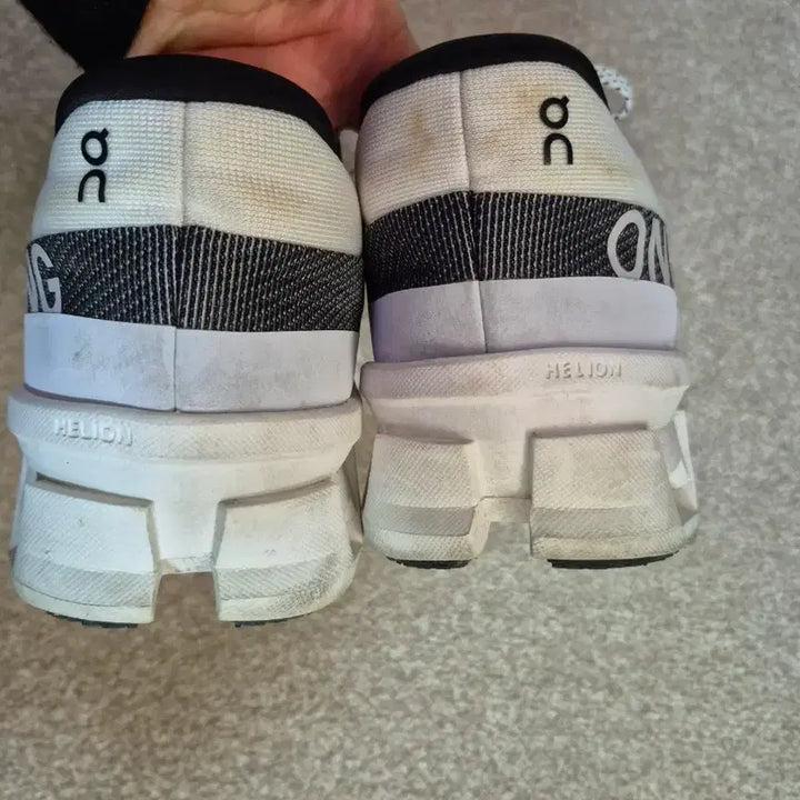 [BUNJANG] On Running Cloud Running Shoes White / On Running on 클라우드 러닝화 화이트