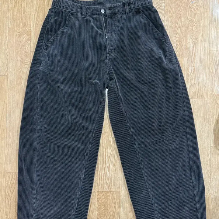 [BUNJANG] New Balance Corduroy Pants Charcoal 2 / 노운 밸런스 코듀로이 팬츠 챠콜 2