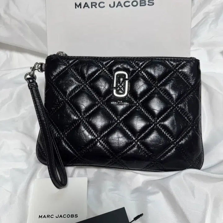 [BUNJANG] Mark Jacobs Quilted Pouch Bag / [무료배송] 마크제이콥스 블랙 퀼팅 파우치백 (소프트샷 파우치)