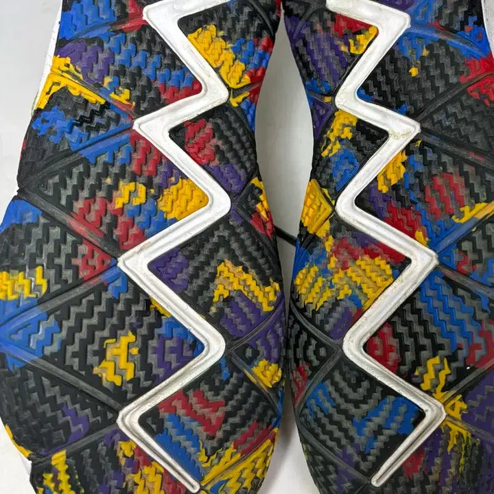 [BUNJANG] Nike Kyrie 4 Basketball Shoes / 나이키 카이리4 290