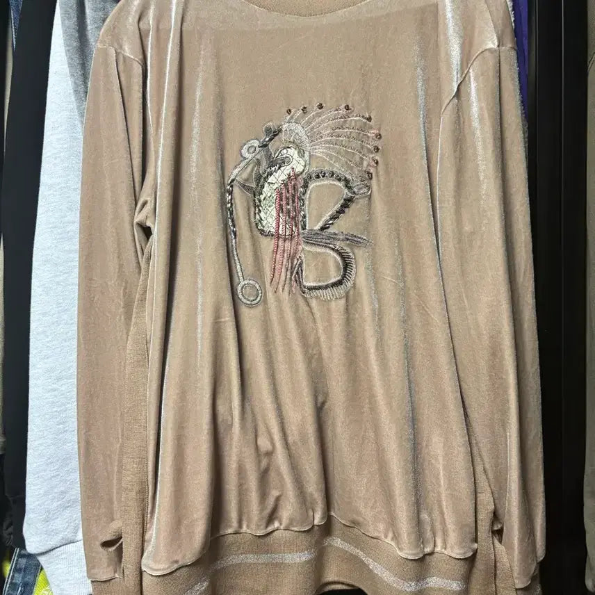 [BUNJANG] Beaded Velvet Sweatshirt / 비즈 벨벳맨투맨티셔츠
