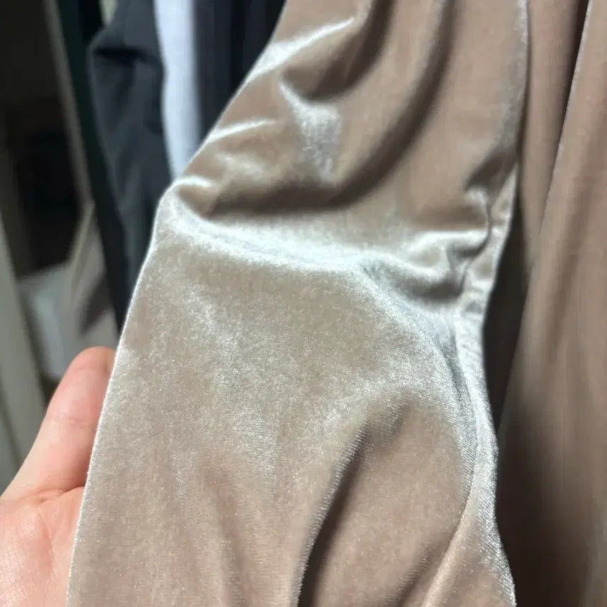 [BUNJANG] Beaded Velvet Sweatshirt / 비즈 벨벳맨투맨티셔츠