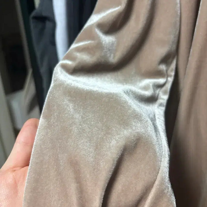 [BUNJANG] Beaded Velvet Sweatshirt / 비즈 벨벳맨투맨티셔츠