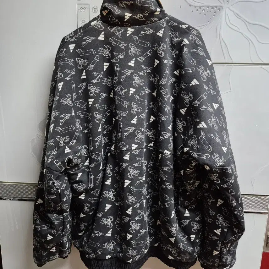 [BUNJANG] Adidas Black Skateboard Pattern Jacket XL / 아디다스 블랙 스케이트보드 패턴 양면 자켓XL