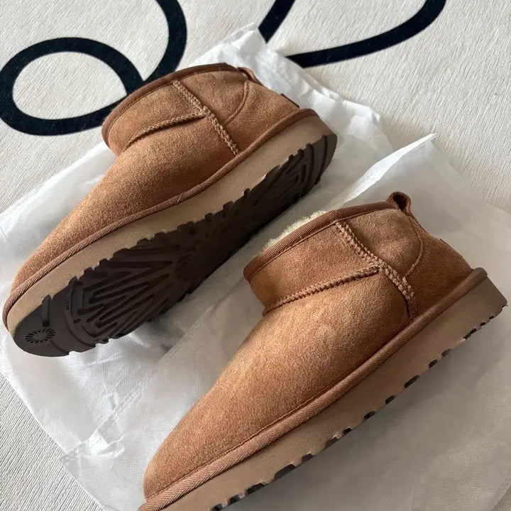 [BUNJANG] UGG Classic Ultra Mini Boots (Cream, Size 240) / 어그 클래식 울트라 미니 부츠 (크림 구매) 240