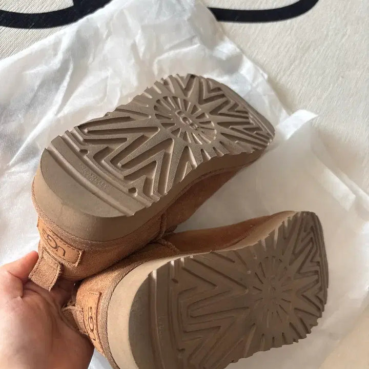 [BUNJANG] UGG Classic Ultra Mini Boots (Cream, Size 240) / 어그 클래식 울트라 미니 부츠 (크림 구매) 240