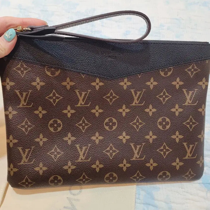 [BUNJANG] Louis Vuitton Monogram Canvas Daily Pouch Black / 루이비통 모노그램 캔버스 데일리파우치 블랙