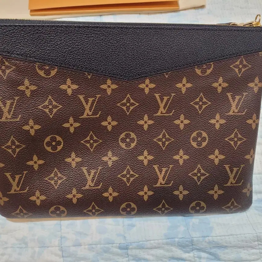 [BUNJANG] Louis Vuitton Monogram Canvas Daily Pouch Black / 루이비통 모노그램 캔버스 데일리파우치 블랙