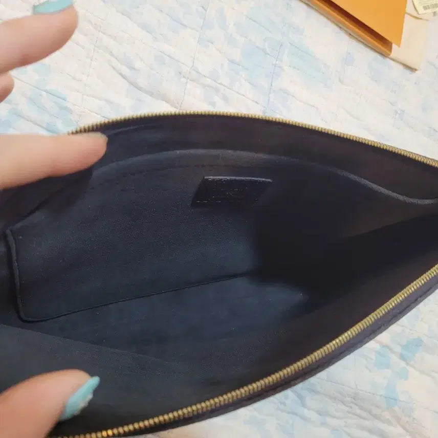 [BUNJANG] Louis Vuitton Monogram Canvas Daily Pouch Black / 루이비통 모노그램 캔버스 데일리파우치 블랙
