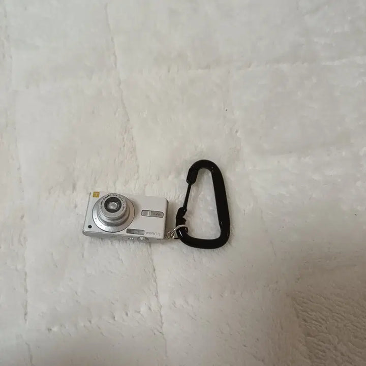 [BUNJANG] Lumix Camera Gacha Carabiner Keychain / 루믹스 카메라 가챠 펄화이트 카라비너 키링