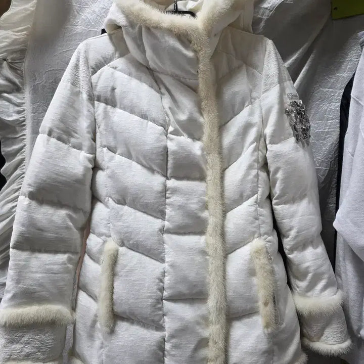 [BUNJANG] Object White Mink Fur Trimmed Padded Jumper / 오브제화이트 밍크퍼 트리밍 패딩 점퍼